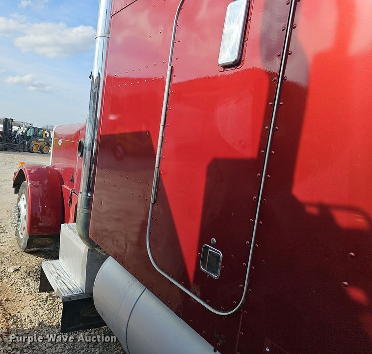 image for item EJ5862 1997 Peterbilt  379 semi truck