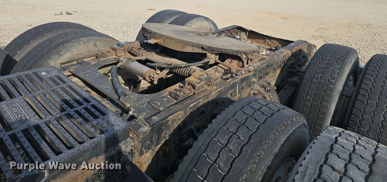 image for item EJ5862 1997 Peterbilt  379 semi truck