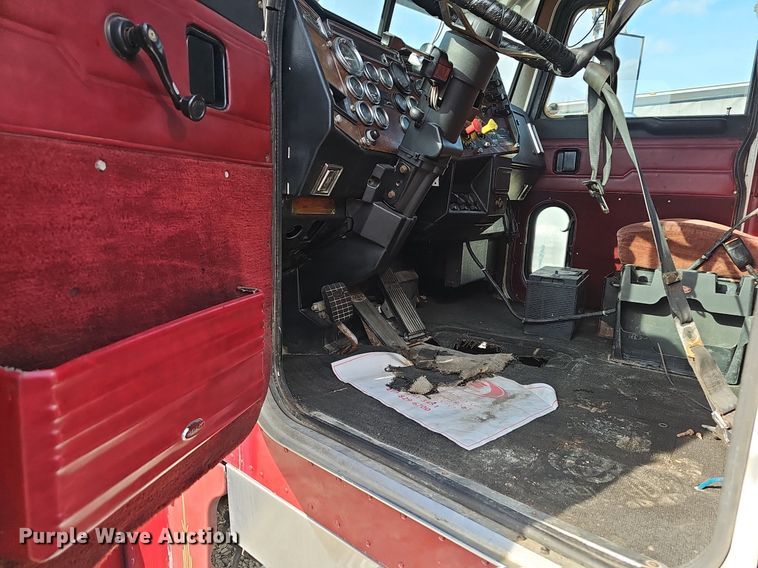 image for item EJ5862 1997 Peterbilt  379 semi truck