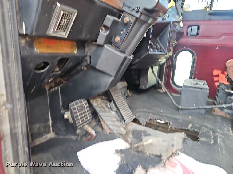 image for item EJ5862 1997 Peterbilt  379 semi truck