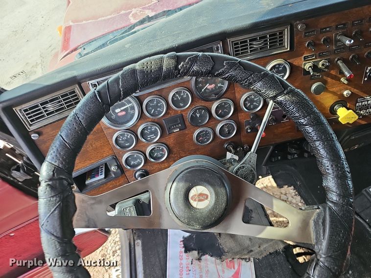 image for item EJ5862 1997 Peterbilt  379 semi truck