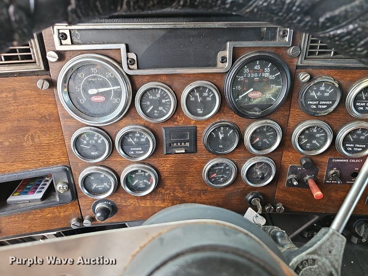 image for item EJ5862 1997 Peterbilt  379 semi truck