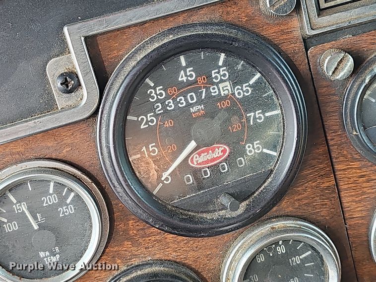 image for item EJ5862 1997 Peterbilt  379 semi truck