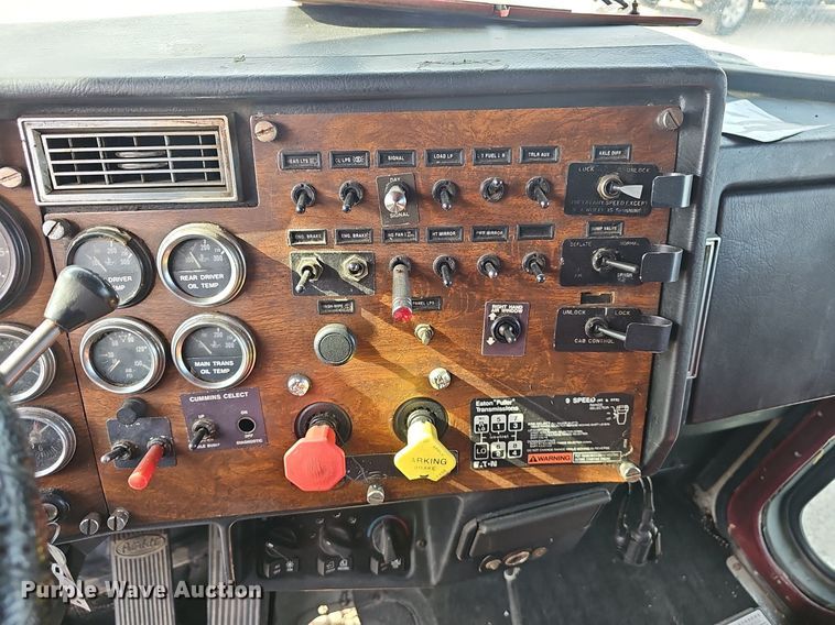 image for item EJ5862 1997 Peterbilt  379 semi truck