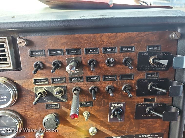 image for item EJ5862 1997 Peterbilt  379 semi truck