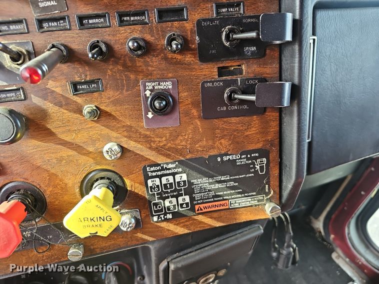 image for item EJ5862 1997 Peterbilt  379 semi truck