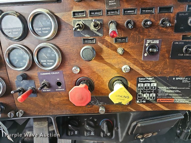 image for item EJ5862 1997 Peterbilt  379 semi truck