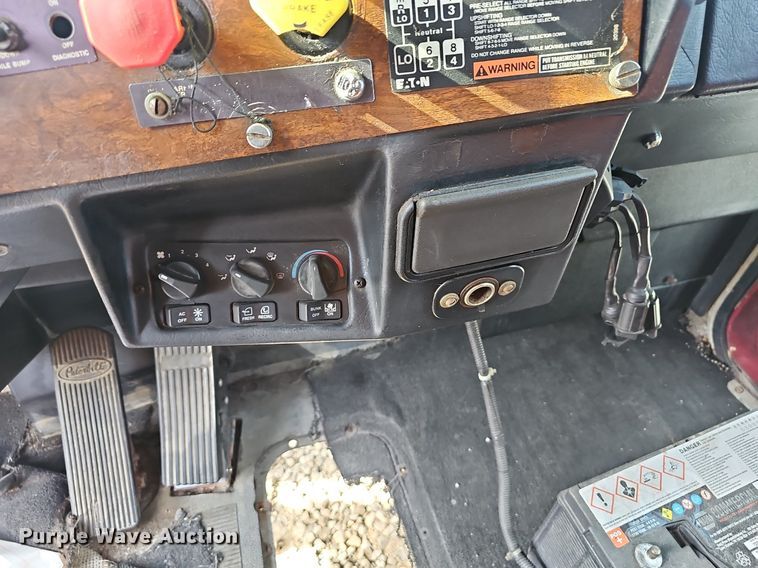 image for item EJ5862 1997 Peterbilt  379 semi truck