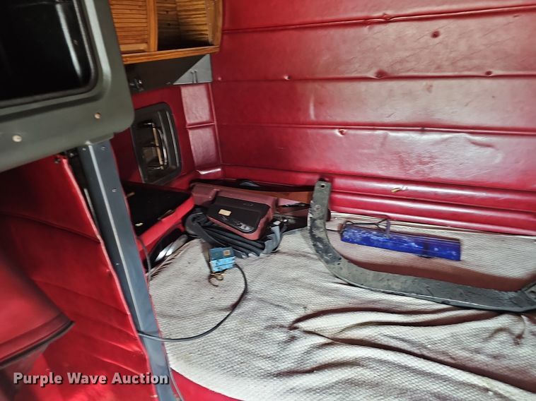 image for item EJ5862 1997 Peterbilt  379 semi truck