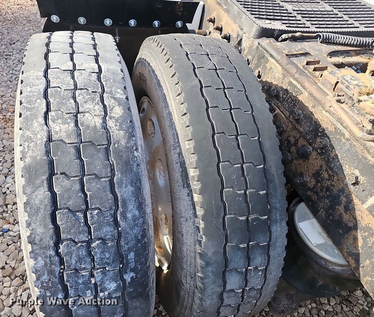 image for item EJ5862 1997 Peterbilt  379 semi truck