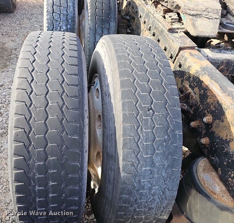 image for item EJ5862 1997 Peterbilt  379 semi truck