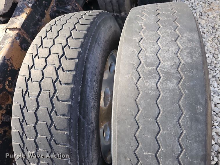 image for item EJ5862 1997 Peterbilt  379 semi truck