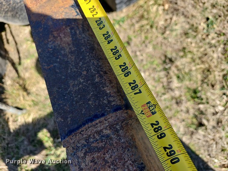 image for item EJ5915 2005 Freightliner Business Class M2 truck cab and chassis