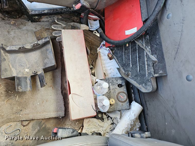 image for item EJ5915 2005 Freightliner Business Class M2 truck cab and chassis