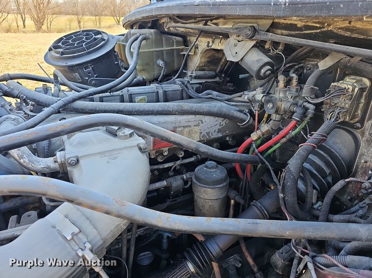 image for item EJ5915 2005 Freightliner Business Class M2 truck cab and chassis