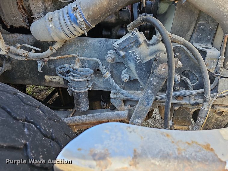 image for item EJ5915 2005 Freightliner Business Class M2 truck cab and chassis