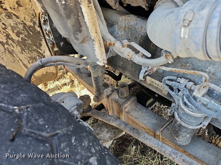 image for item EJ5915 2005 Freightliner Business Class M2 truck cab and chassis