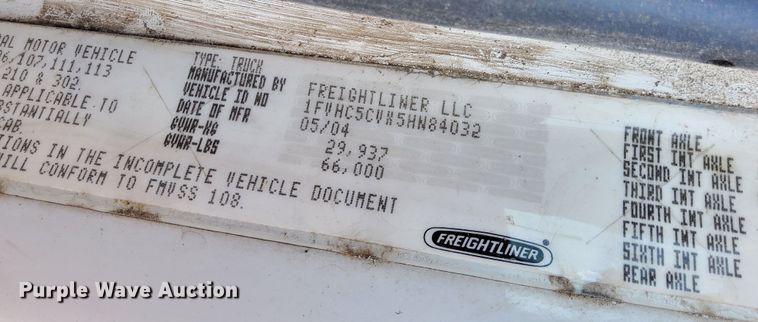 image for item EJ5915 2005 Freightliner Business Class M2 truck cab and chassis