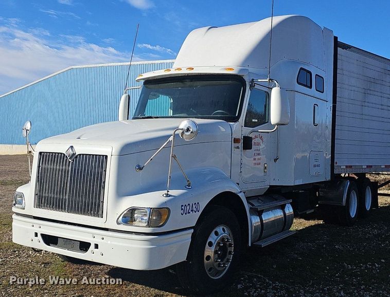image for item EJ6019 2006 International 9400i semi truck