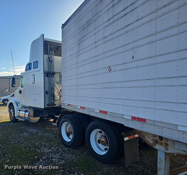 image for item EJ6019 2006 International 9400i semi truck