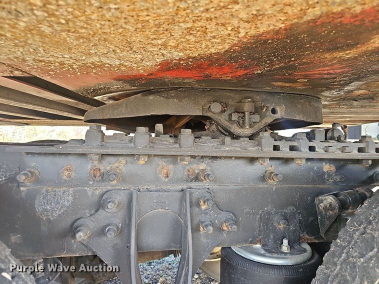 image for item EJ6019 2006 International 9400i semi truck