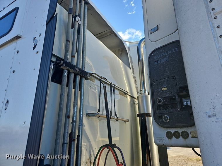 image for item EJ6019 2006 International 9400i semi truck