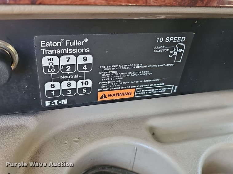 image for item EJ6019 2006 International 9400i semi truck