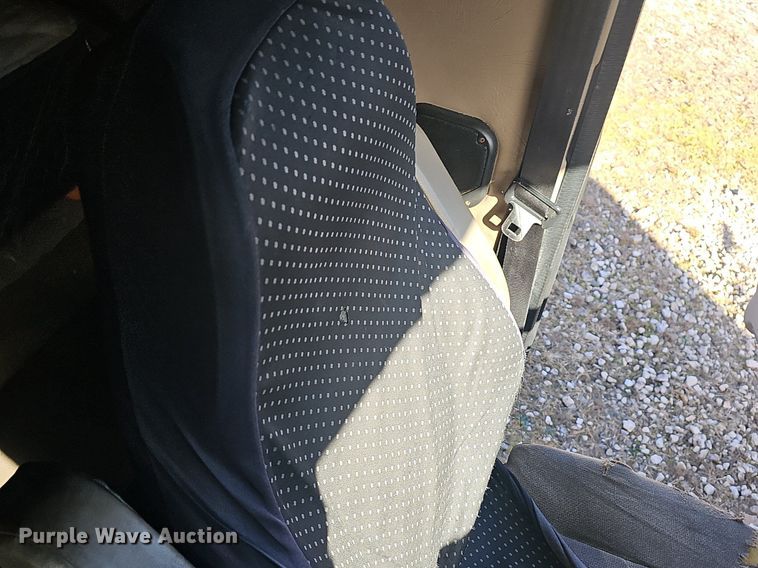 image for item EJ6019 2006 International 9400i semi truck