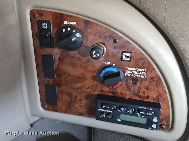 image for item EJ6019 2006 International 9400i semi truck