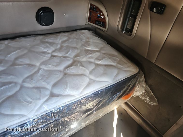 image for item EJ6019 2006 International 9400i semi truck