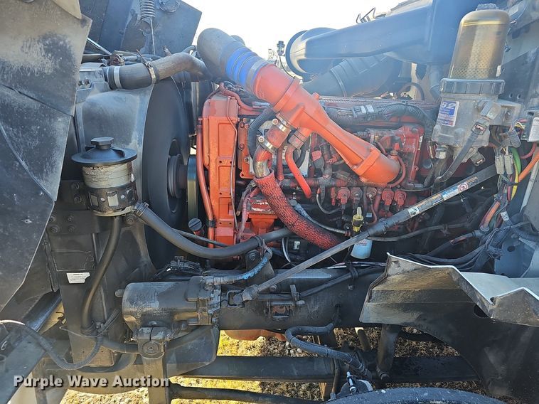 image for item EJ6019 2006 International 9400i semi truck