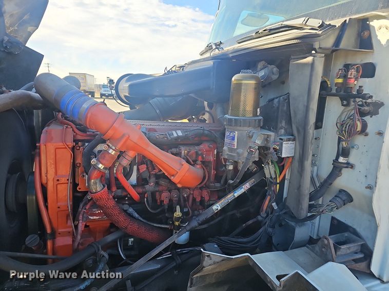 image for item EJ6019 2006 International 9400i semi truck