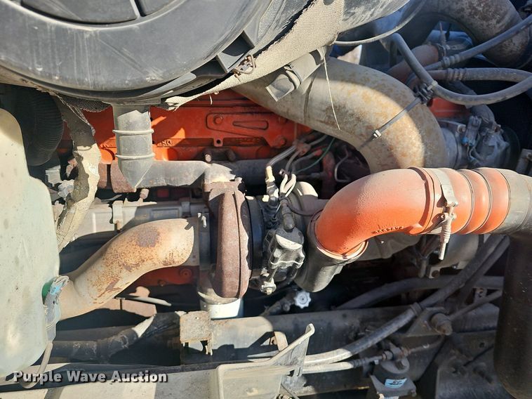 image for item EJ6019 2006 International 9400i semi truck