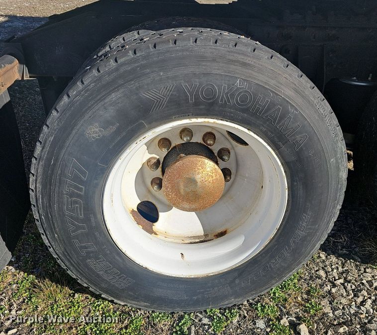 image for item EJ6019 2006 International 9400i semi truck