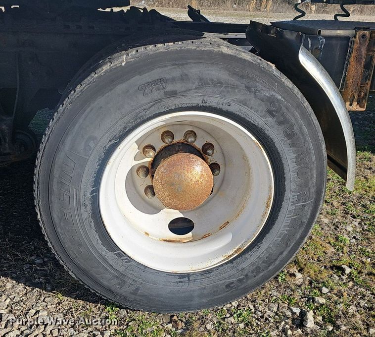 image for item EJ6019 2006 International 9400i semi truck