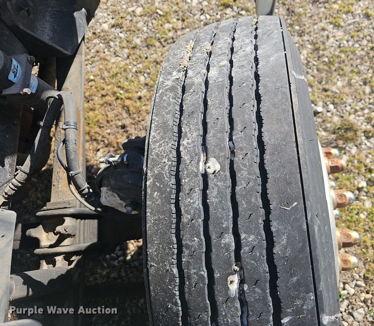 image for item EJ6019 2006 International 9400i semi truck