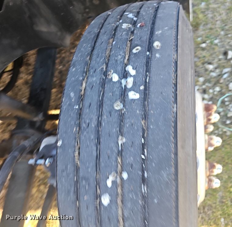 image for item EJ6019 2006 International 9400i semi truck