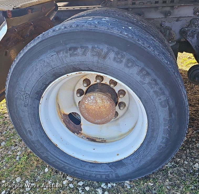 image for item EJ6019 2006 International 9400i semi truck