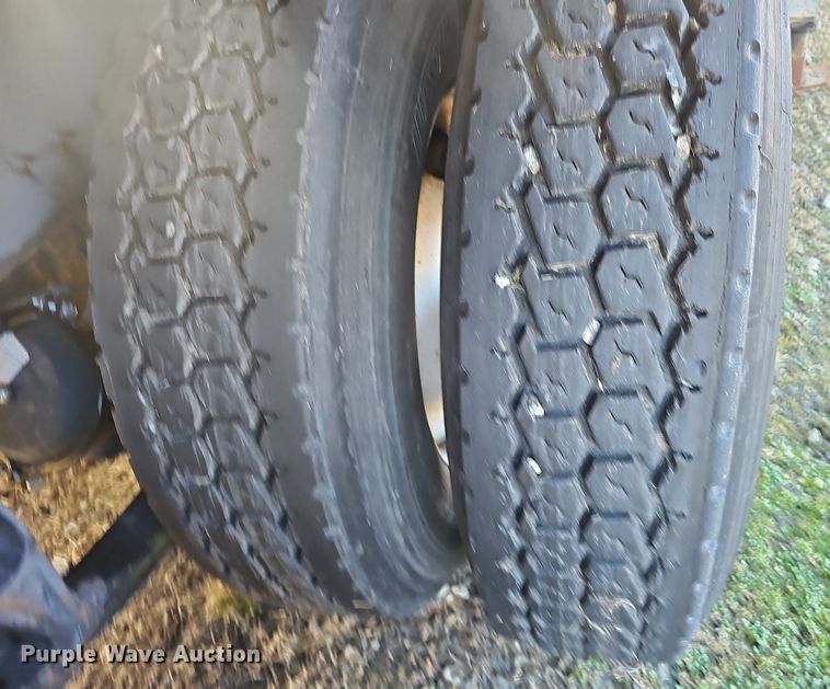 image for item EJ6019 2006 International 9400i semi truck