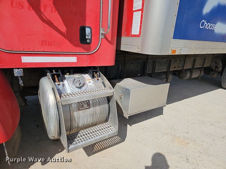 image for item EJ6025 2009 Peterbuilt  PB335 box truck