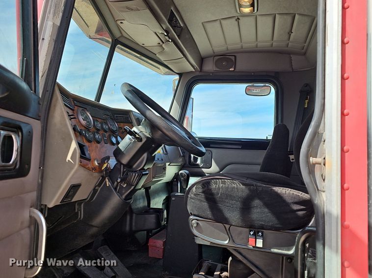 image for item EJ6025 2009 Peterbuilt  PB335 box truck