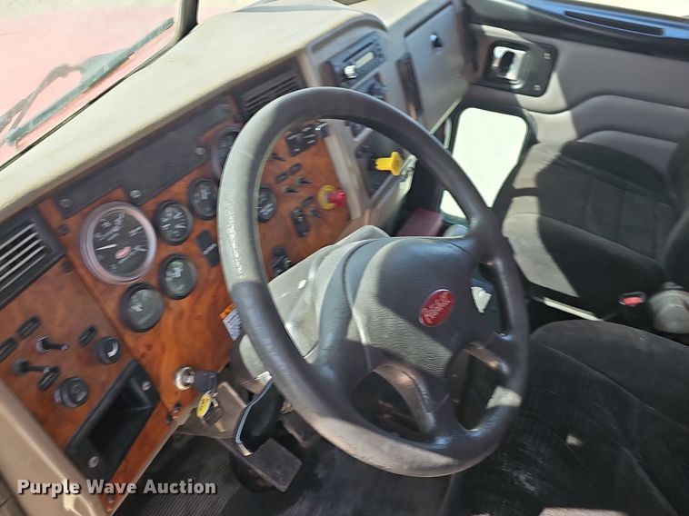 image for item EJ6025 2009 Peterbuilt  PB335 box truck