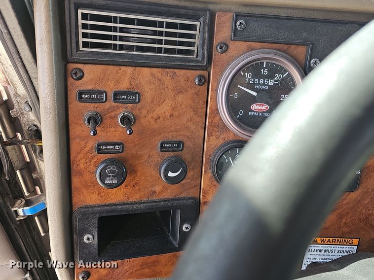 image for item EJ6025 2009 Peterbuilt  PB335 box truck