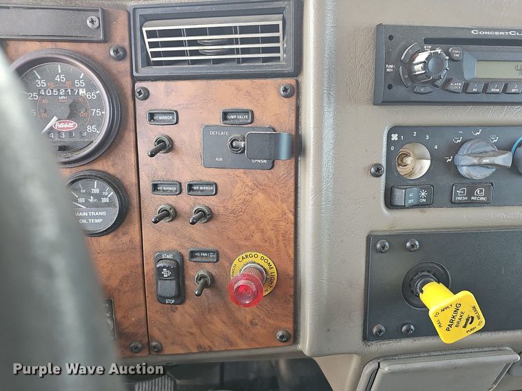 image for item EJ6025 2009 Peterbuilt  PB335 box truck