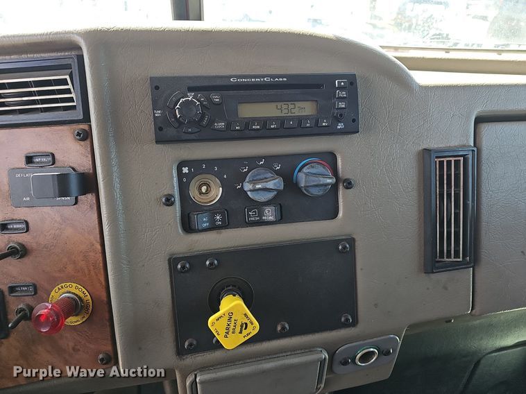 image for item EJ6025 2009 Peterbuilt  PB335 box truck