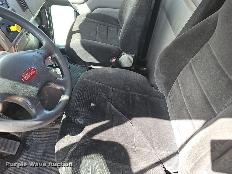 image for item EJ6025 2009 Peterbuilt  PB335 box truck