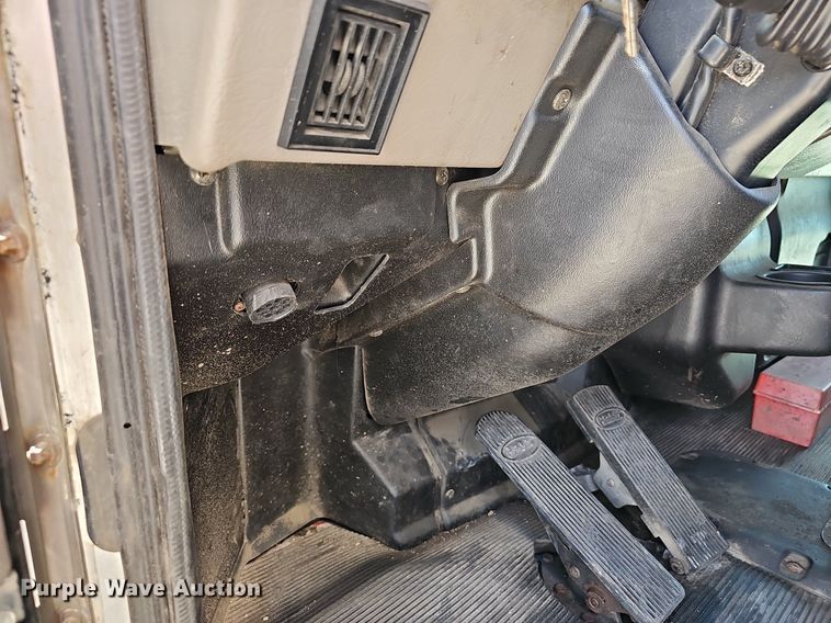 image for item EJ6025 2009 Peterbuilt  PB335 box truck