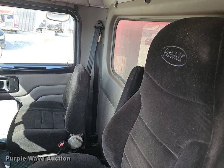 image for item EJ6025 2009 Peterbuilt  PB335 box truck