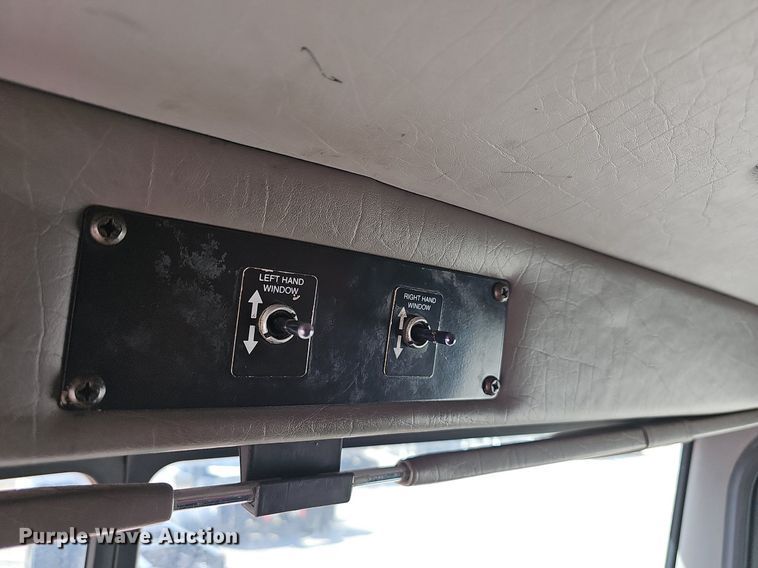 image for item EJ6025 2009 Peterbuilt  PB335 box truck