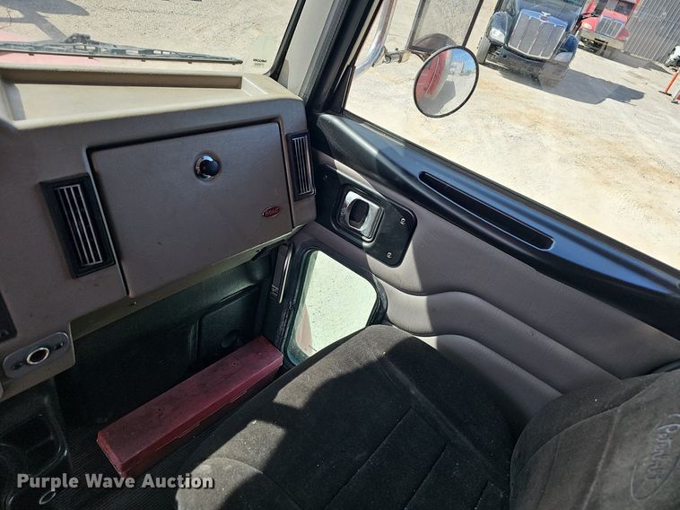 image for item EJ6025 2009 Peterbuilt  PB335 box truck